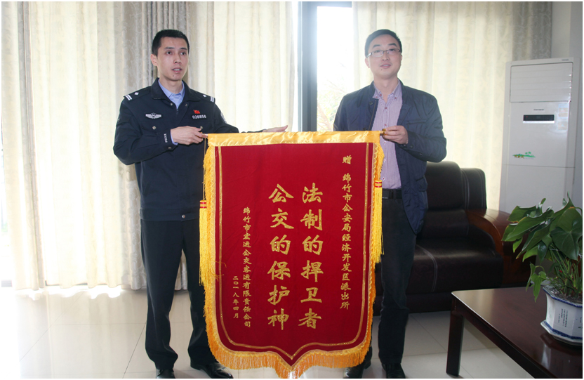 公交的保護神、法制的捍衛(wèi)者--市經開區(qū)派出所